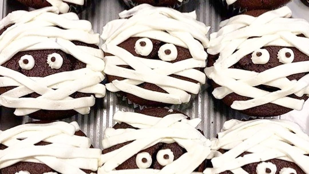 Flour Love: Mummy Cupcakes - Boston Restaurant News and Events
